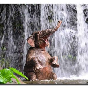 Modernes Leinwandbild - Badespass - Elefant vor Wasserfall-60 x 90 cm